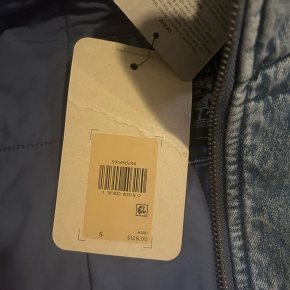 NWT Levi’s BOX QUILTED COTTON JACKET- Light Denim Wash - Picture 5 of 8